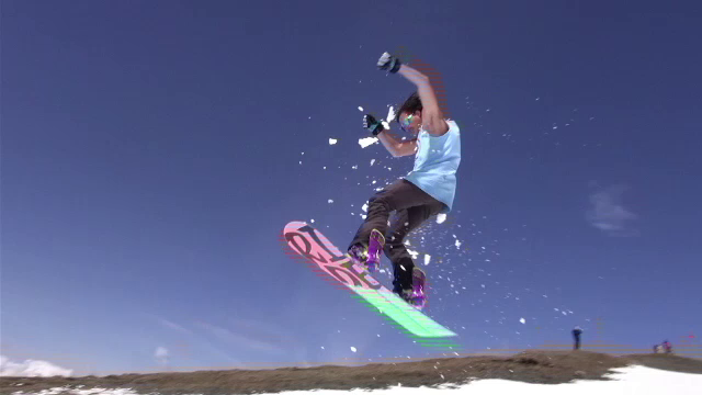 Schi si batai cu bulgari, la 20 de grade, in Bucegi. Cu cateva zile inainte de 1 Mai, turistii au profitat de ultima zapada