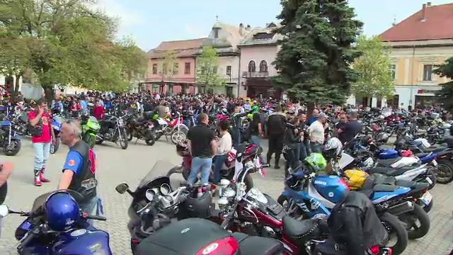 Sezonul moto, deschis cu o parada spectaculoasa in Baia Mare. Mesajul motociclistilor pentru soferi