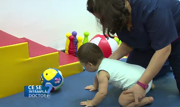 Cum trebuie invatati bebelusii sa mearga. De ce incaltaminte au nevoie si care sunt regulile de mobilitate