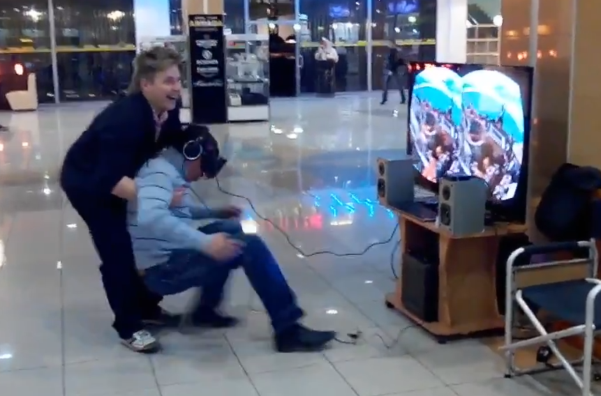 VIDEO. Oculus Rift i-a provocat cea mai puternica sperietura. Primul contact al unui tanar din Rusia cu realitatea virtuala