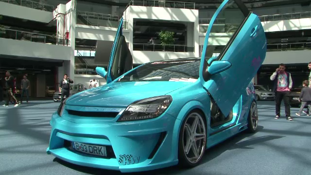 Romanul e inventiv cand n-are bani de un bolid. Cum face rost de usile cu deschidere pe verticala si masinile care danseaza