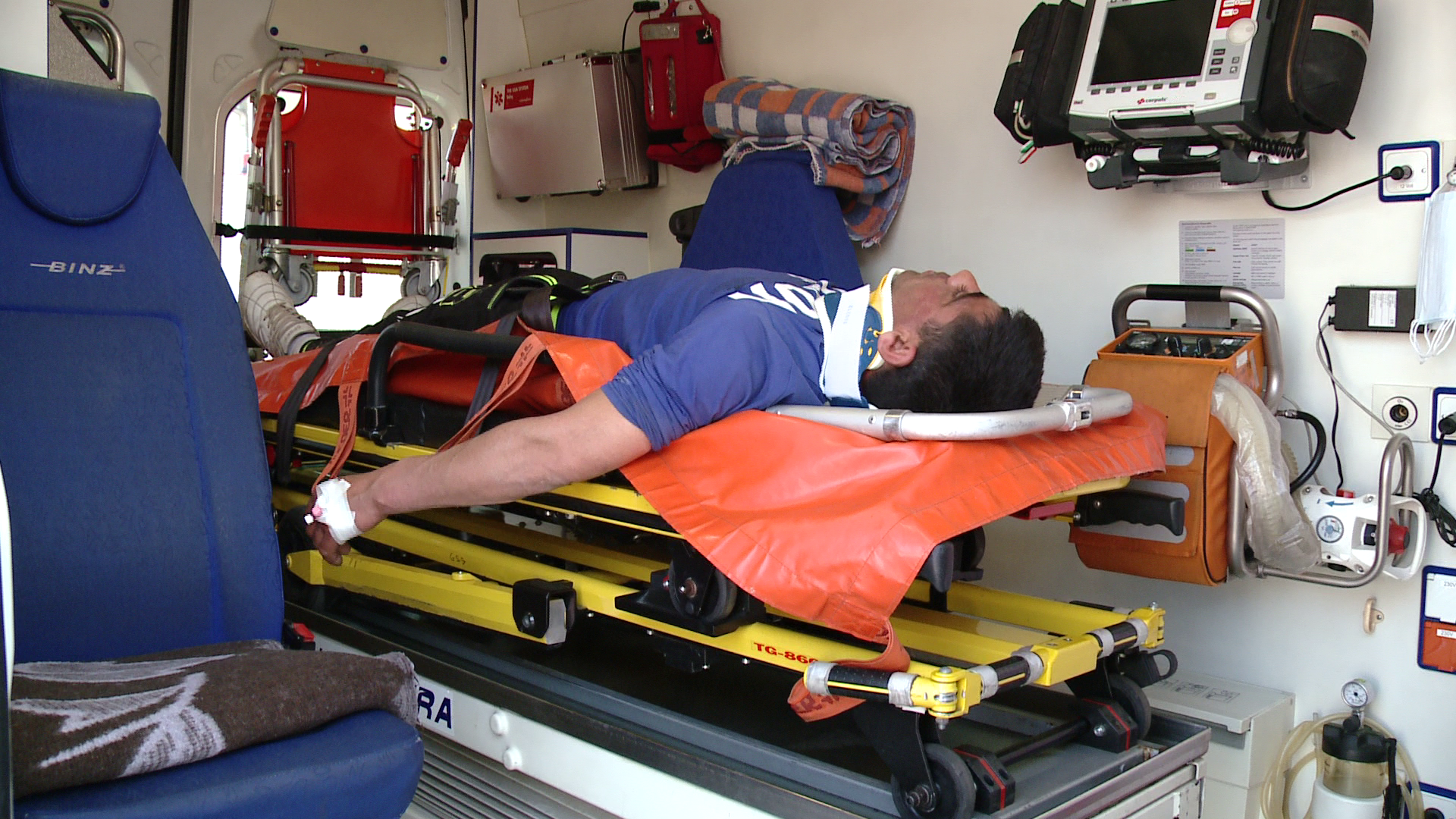 Dupa ce a provocat un accident in lant si a incercat sa fuga de politisti, un sofer a ajuns la spital. Ce ascundea barbatul