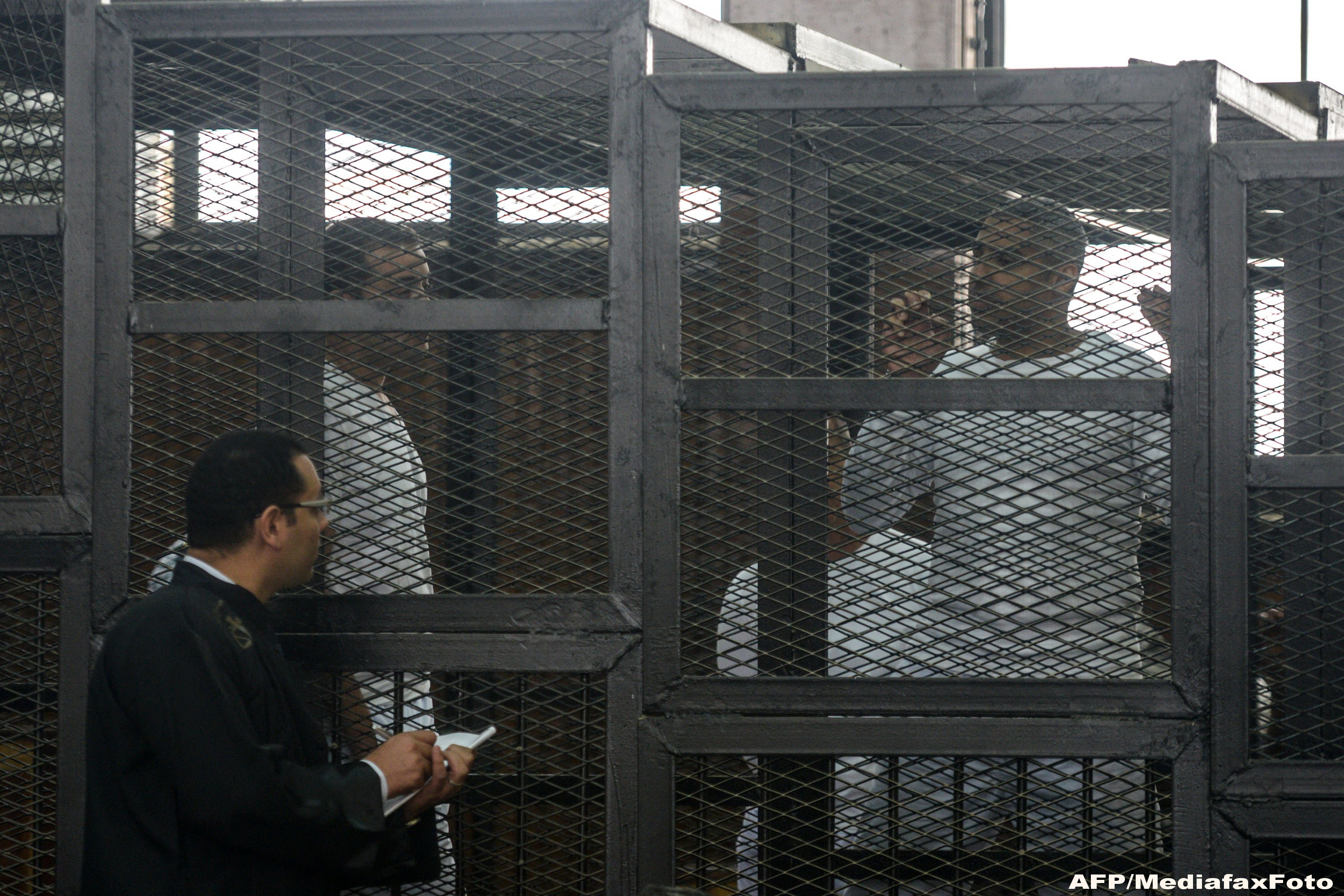 Au fost condamnati la moarte simultan. 683 de sustinatori ai Fratiei Musulmanilor, in frunte cu liderul lor, vor muri