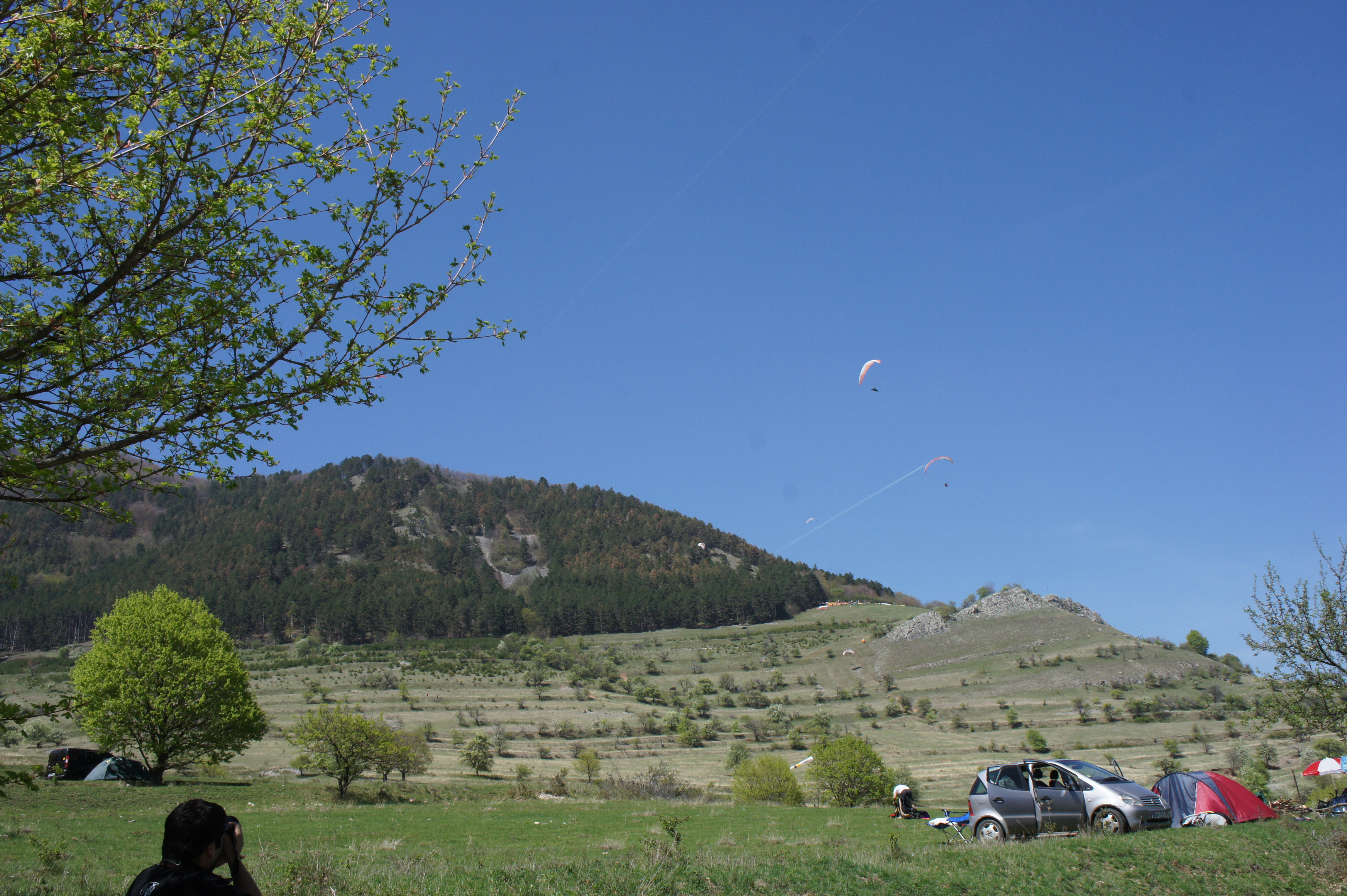 Festival de zbor in inima Transilvaniei. Parapantistii din Romania se intalnesc la Rimetea