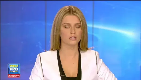 Imagini apocaliptice intr-o comuna din Dambovita. Alunecarile de teren au transformat un deal intr-un crater de 15 metri