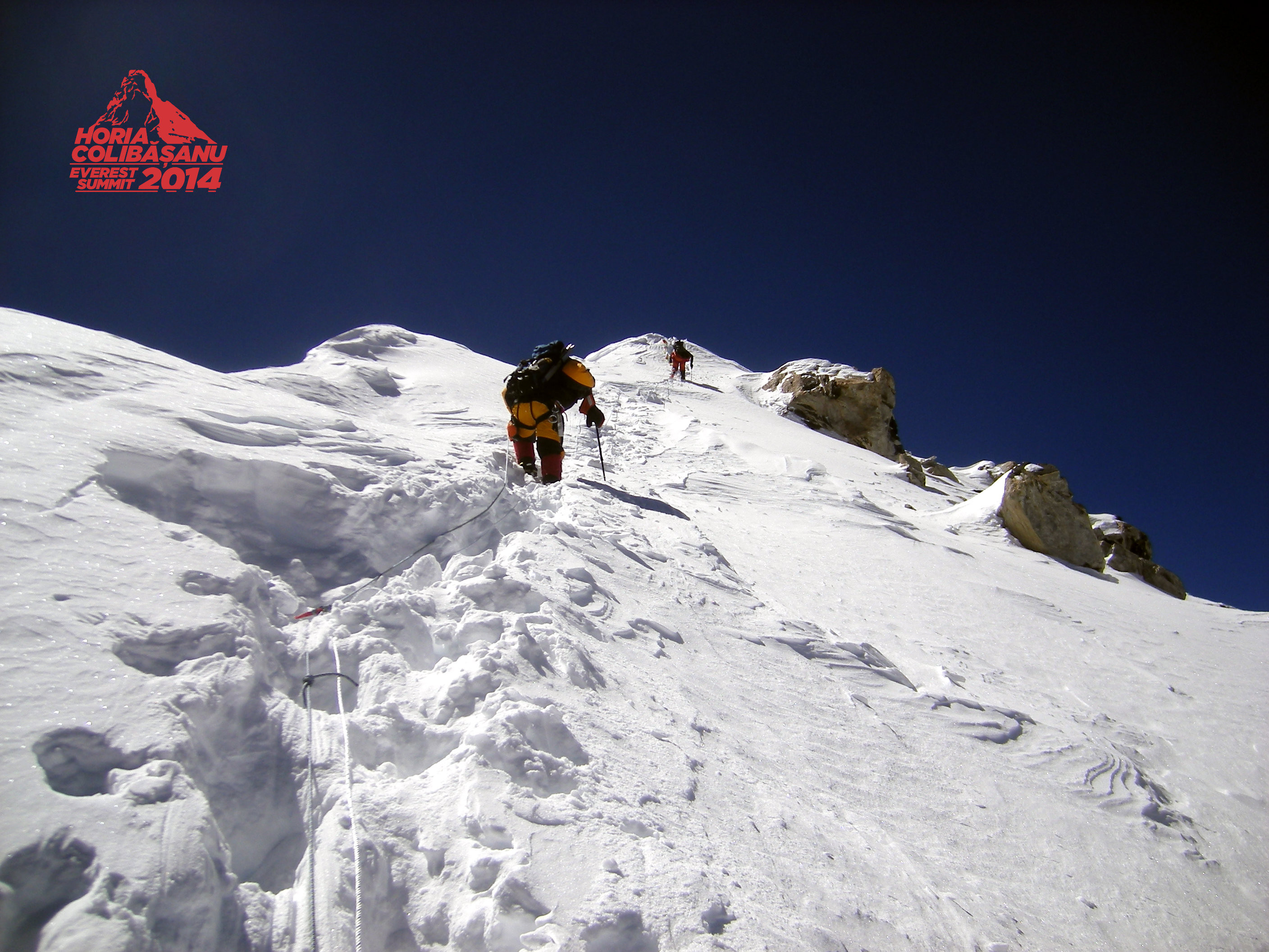 Vantul puternic ii creeaza probleme lui Horia Colibasanu, in drumul spre Varful Everest. Ce i s-a intamplat alpinistului
