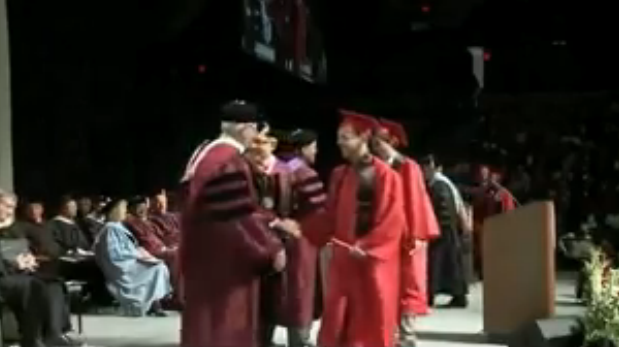 Esec usturator pentru un student din SUA. Cum a ajuns sa dea cu capul de podea in vazul a zeci de persoane