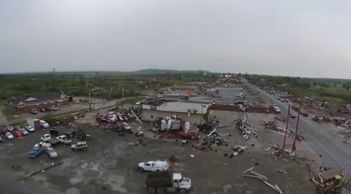 Furia naturii, filmata de un sofer din SUA. Imagini deosebite din interiorul unei TORNADE