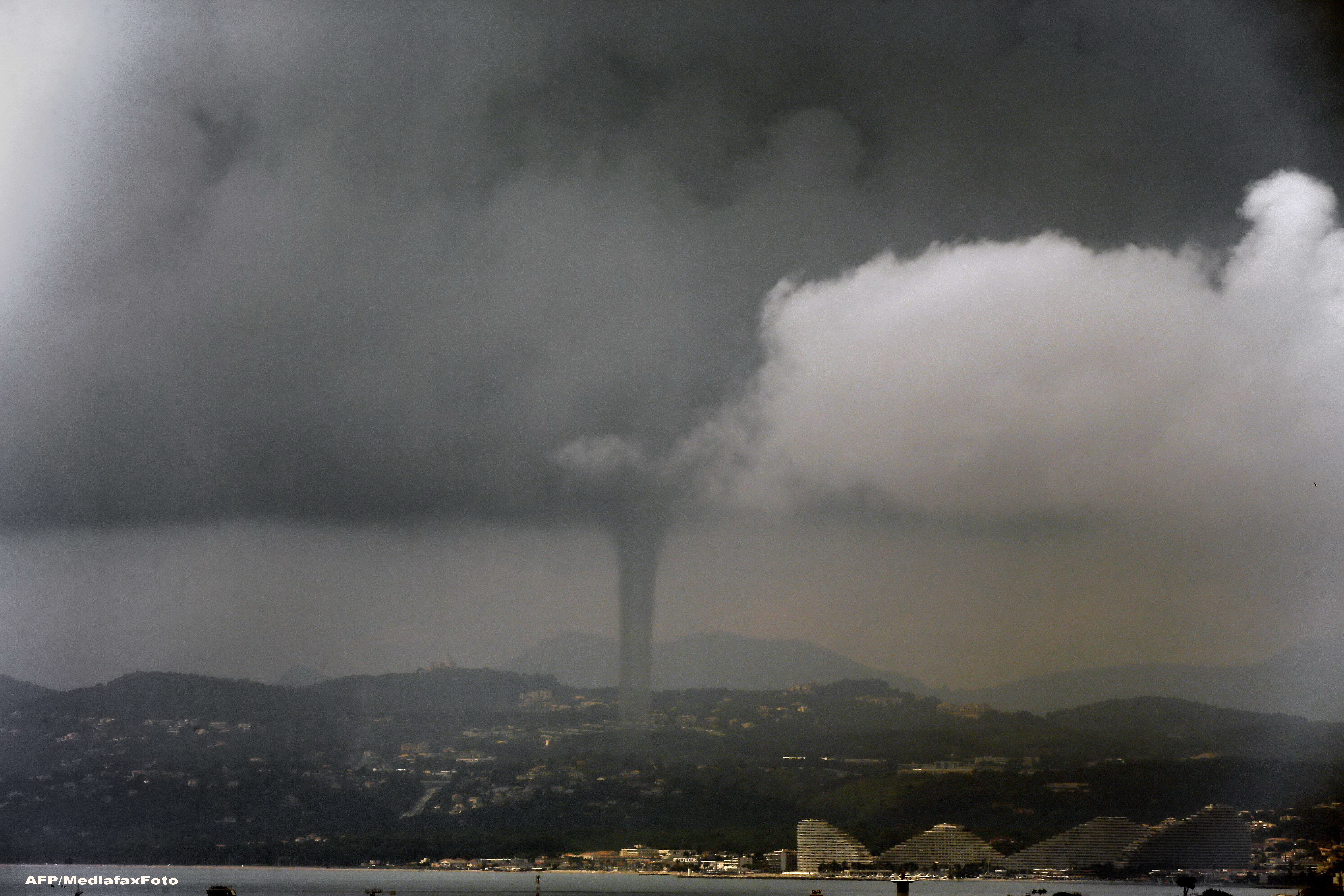 Sezonul tornadelor a inceput in forta in SUA. Furtuni puternice au facut prapad in Arkansas si Oklahoma