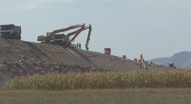 Singurul lucru sigur despre autostrazile romanesti e ca nimic nu e sigur. Lunga lista a problemelor de pe santierele actuale