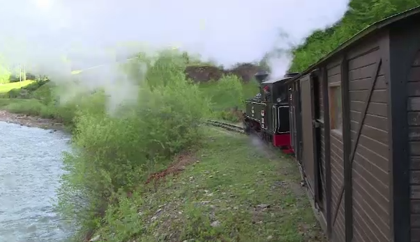 Peisaj feeric pe Valea Vaserului. Faimoasa Mocanita este pregatita sa va plimbe in locuri spectaculoase