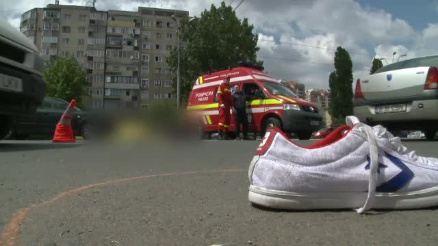 Un pas in plus i-a fost fatal unui adolescent din Capitala. Baiatul de 17 ani a fost spulberat de o masina