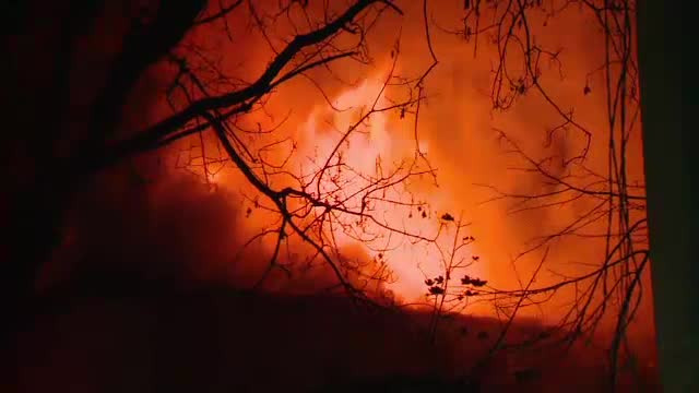 Explozie puternica intr-un bloc din Slobozia. 14 apartamente au fost distruse, iar un tanar e in stare grava la spital