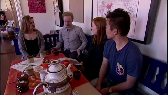 EXPERIMENT: Patru studenti danezi si-au propus sa traiasca o saptamana ca acum 40 de ani, fara telefoane mobile si internet