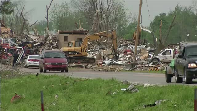 Bilant tragic: 35 de morti si 200 de raniti in urma tornadelor care au maturat sudul Statelor Unite. Pericolul nu a trecut