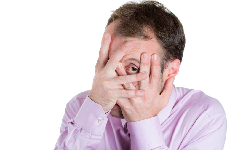 Cum vede Romania un poet. "Gropile din asfalt se datoreaza viermilor de zapada"