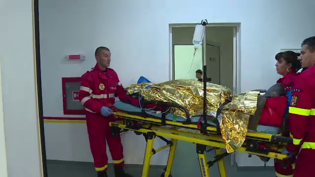 Aventura off road in Muntii Apuseni incheiata la spital. Un barbat s-a rasturnat cu masina intr-o prapastie de 20 de metri