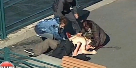 Gestul cu care a ajuns in presa din toata lumea. Cum a salvat un politist viata unui tanar cazut intr-un rau inghetat. VIDEO