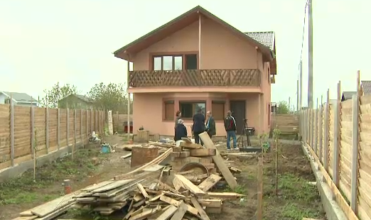 Romanii dau apartamentele la bloc pe case nou construite. Proprietarii spun ca preturile au ajuns aproape la acelasi nivel