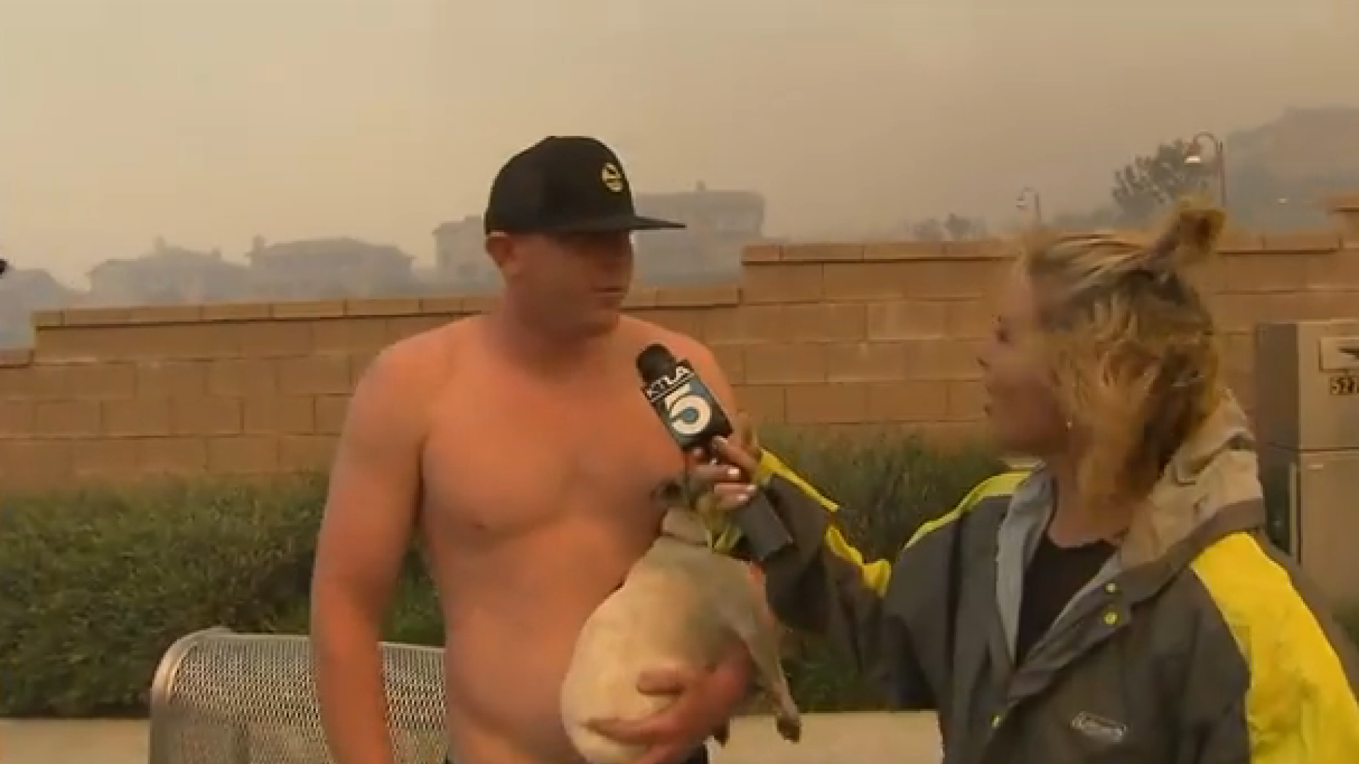 "Esti foarte frumoasa, vrei sa iesim impreuna?" O reportera a fost "agatata" in timpul unei transmisiuni live