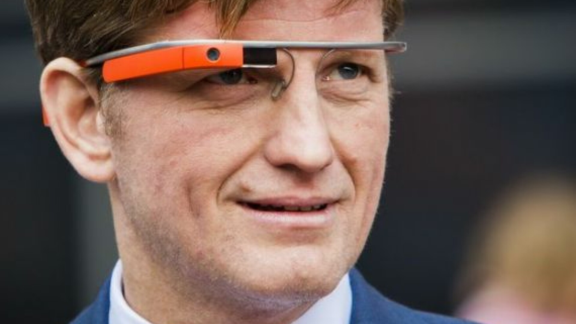 Cat de putin costa, de fapt, ochelarii Google Glass, pe care gigantul ii vinde cu 1.500 dolari