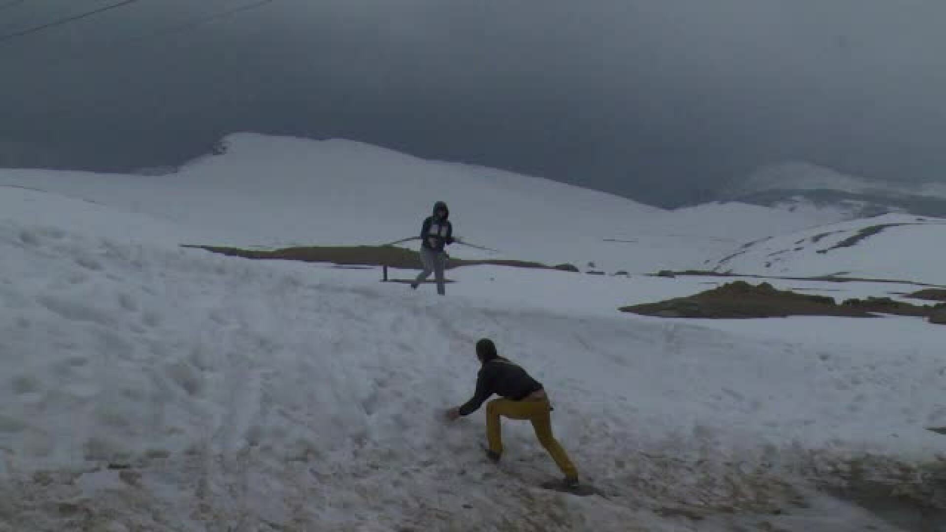 Romanii care au preferat zapada in loc de plaja, de 1 Mai. Care au fost principalele distractii la munte