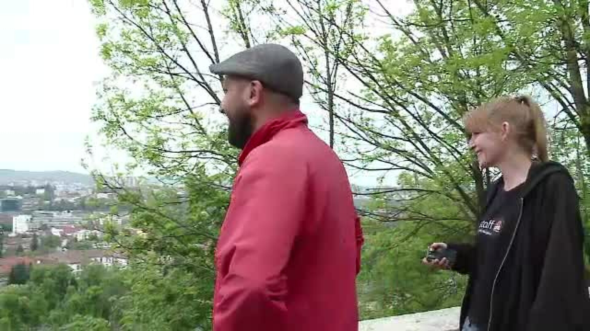 Tot mai multi straini se indragostesc de Romania. Un italian si o americanca, fascinati de viata simpla de la tara