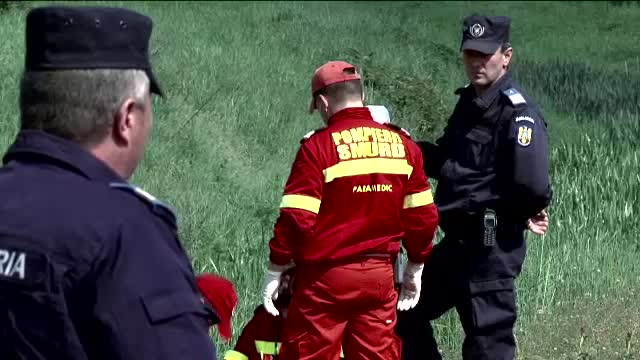 Un copil de 14 ani din Bistrita a fost ucis de patru indivizi, dupa ce a sarit sa isi apere surorile de 3 si 8 ani