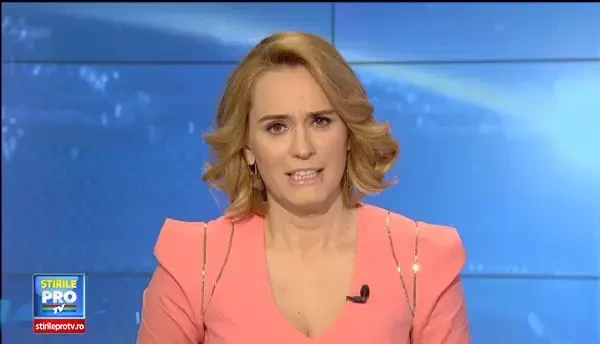 Padurea de la marginea orasului Targu Jiu, un munte de gunoi