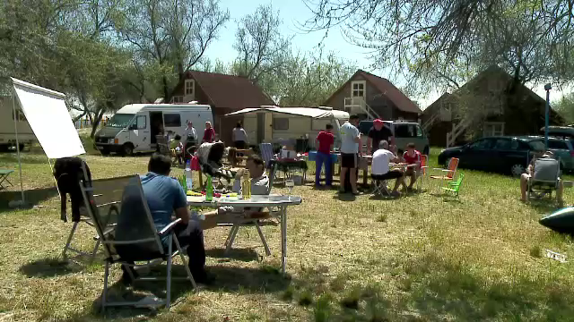 Avantajele unei vacante la mare, cu rulota. Pretul platit de cei care renunta la confortul hotelului pentru natura