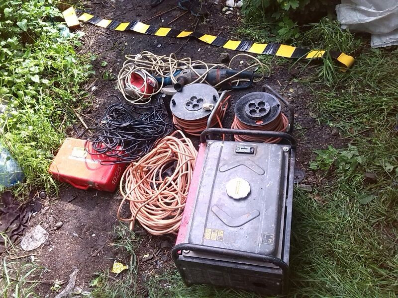 Doi tineri au fost prinsi dupa ce au furat unelte electrice in valoare de 12.000 de lei. Cum au actionat