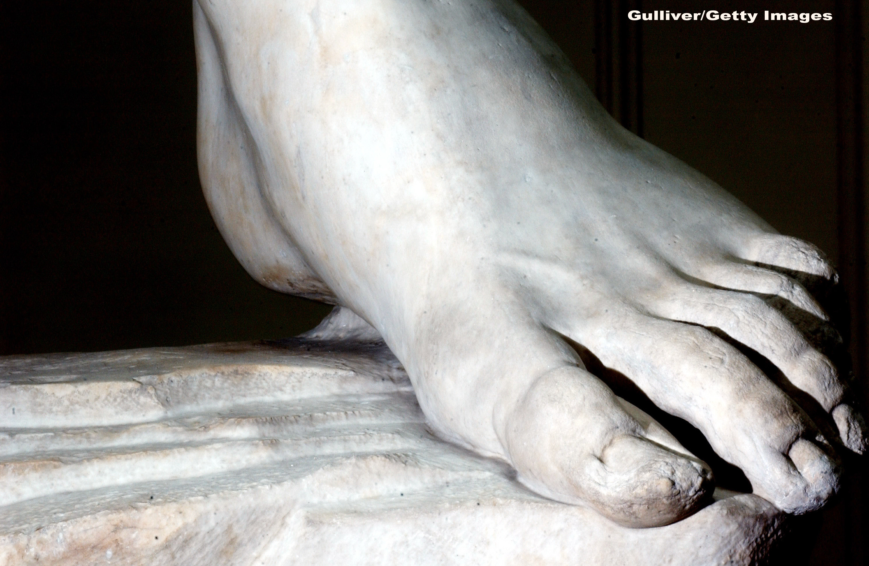 Statuia lui David, de Michelangelo, este in pericol sa se prabuseasca