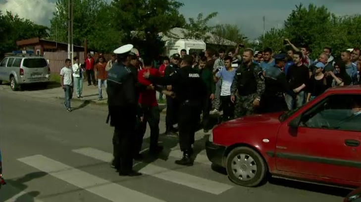 Satenii din Giurgiu cer socoteala pentru soselele proaste. Drumul turistilor spre Bulgaria nu a mai fost reparat de 20 de ani