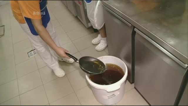 NU aruncati uleiul dupa ce il folositi la gatit. Cati bani sunt dispuse sa va ofere firmele de reciclare
