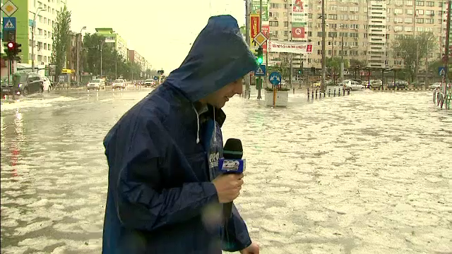 De 5 ani, Bucurestiul nu s-a mai confruntat cu un astfel de fenomen meteo extrem. Autoritatile si-au dovedit neputinta