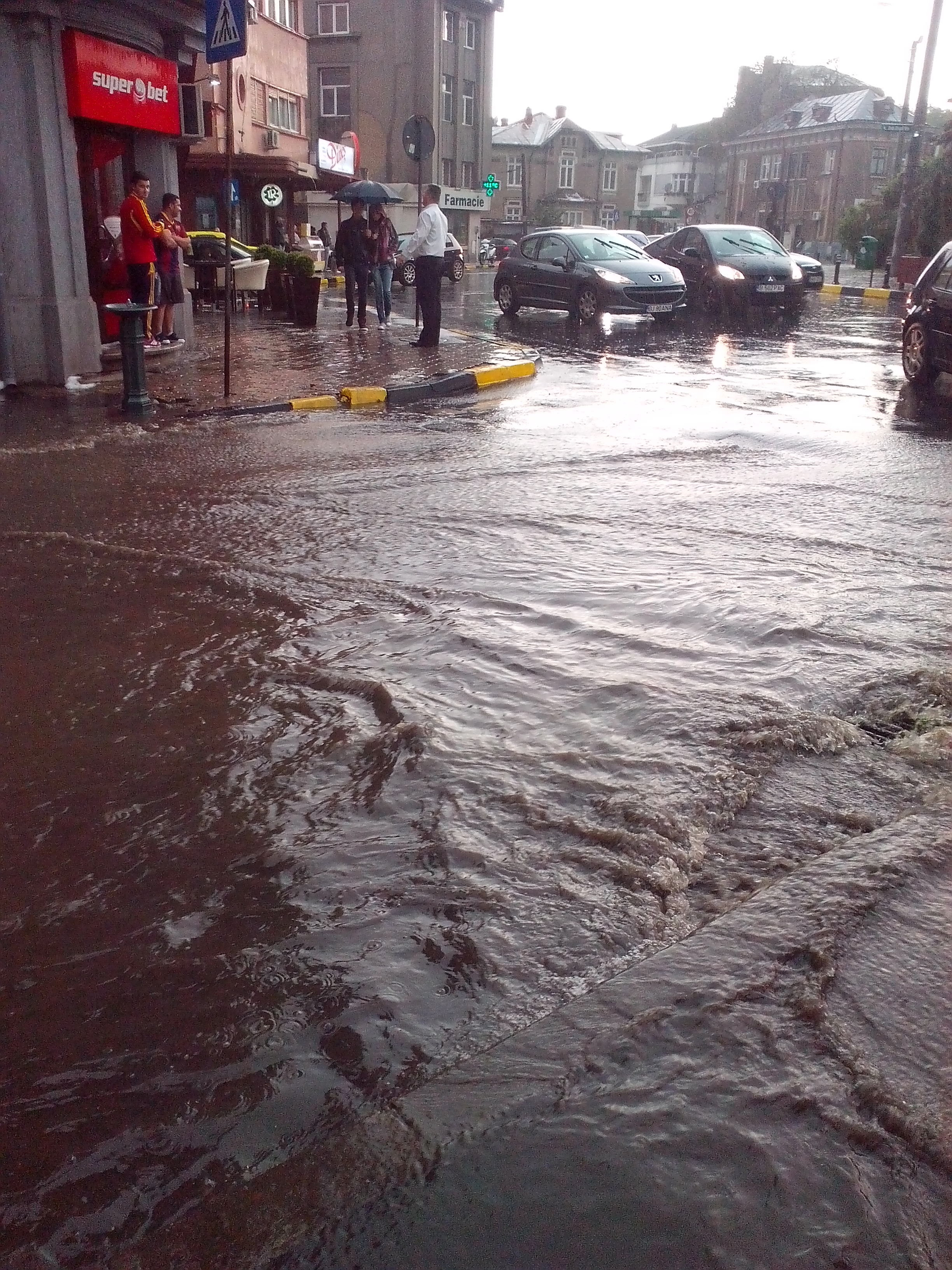 Imagini cu grindina de pe strazile din Romania, trimise de utilizatorii www.stirileprotv.ro - 3