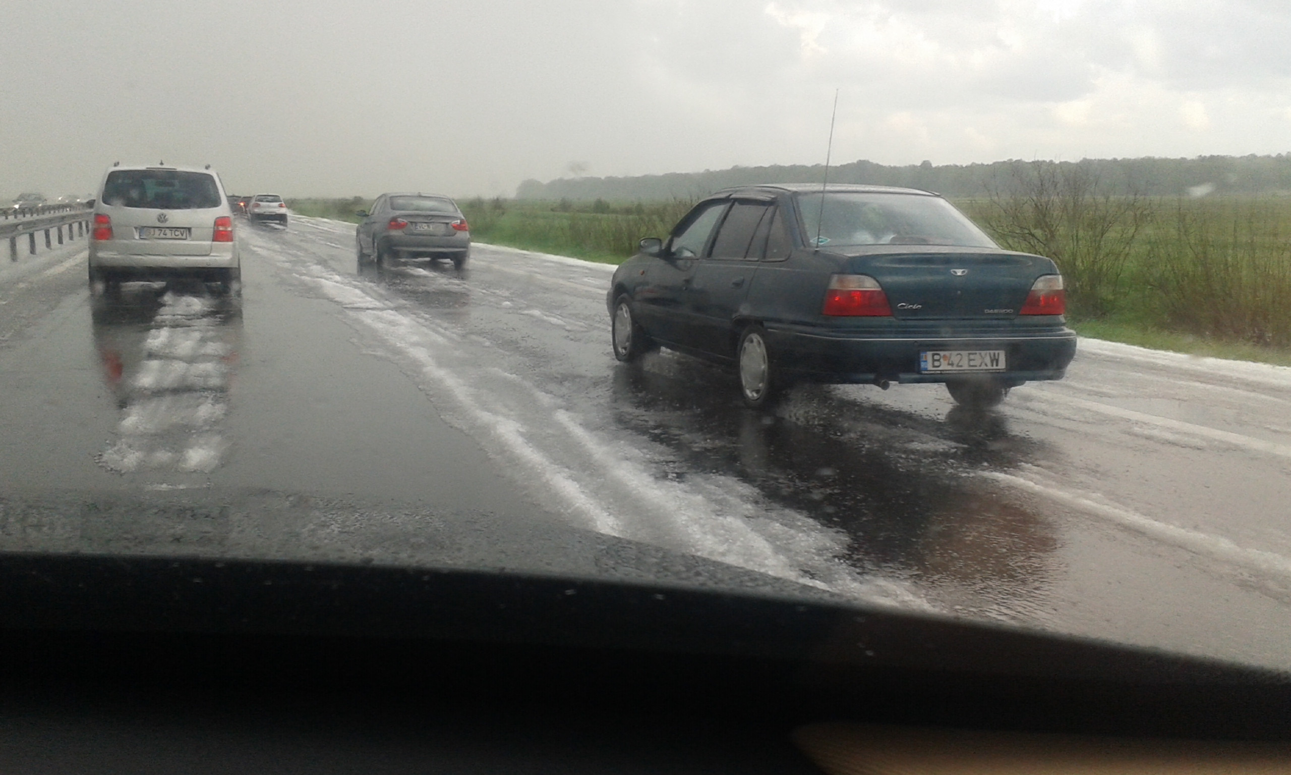 Imagini cu grindina de pe strazile din Romania, trimise de utilizatorii www.stirileprotv.ro - 8