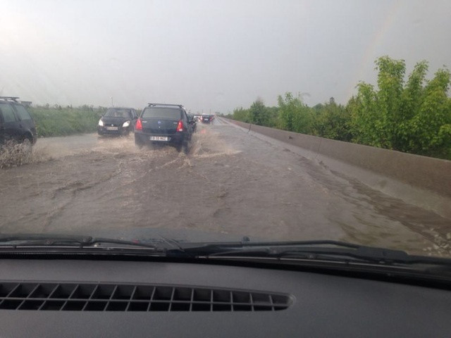 Imagini cu grindina de pe strazile din Romania, trimise de utilizatorii www.stirileprotv.ro - 9