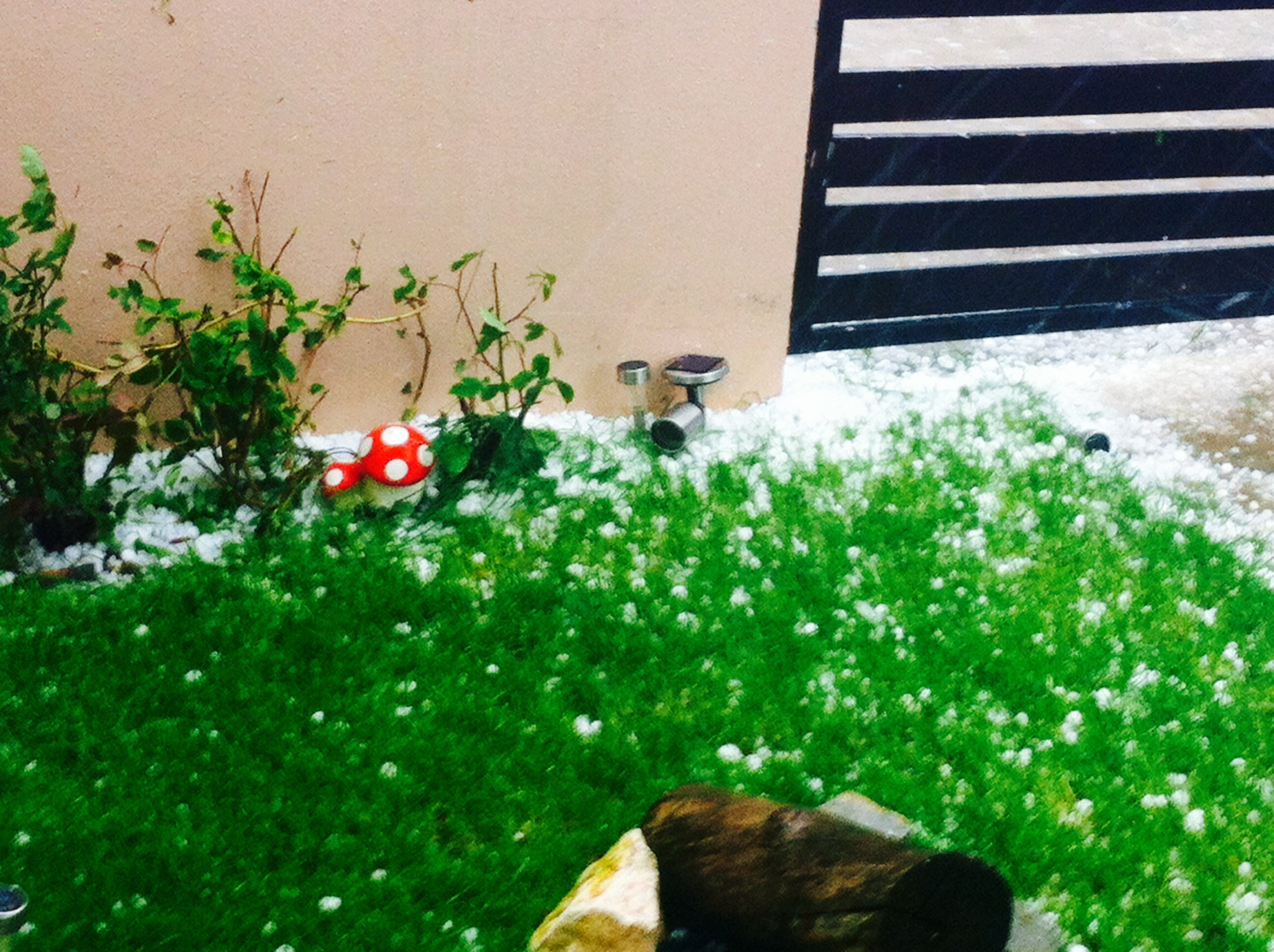 Imagini cu grindina de pe strazile din Romania, trimise de utilizatorii www.stirileprotv.ro - 11