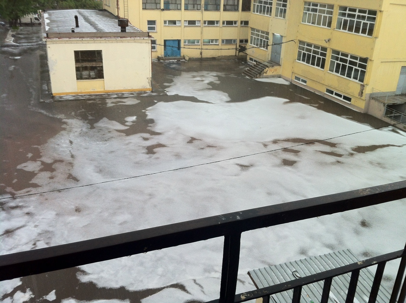 Imagini cu grindina de pe strazile din Romania, trimise de utilizatorii www.stirileprotv.ro - 22