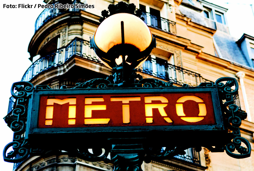 semn metrou Paris