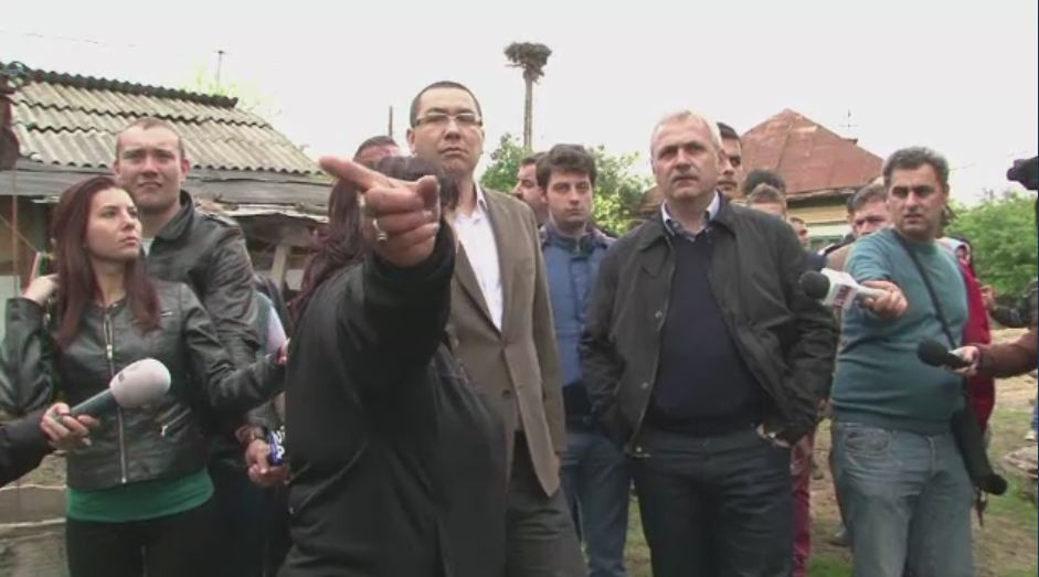 "Sa veniti la mine, totul s-a distrus". Promisiunile facute de Victor Ponta localnicilor din Balacita, loviti de inundatii