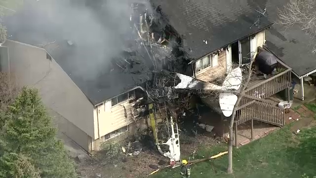 S-a prabusit cu avionul peste acoperisul unei case. Cand si-a revenit din soc a realizat ca era fosta lui locuinta