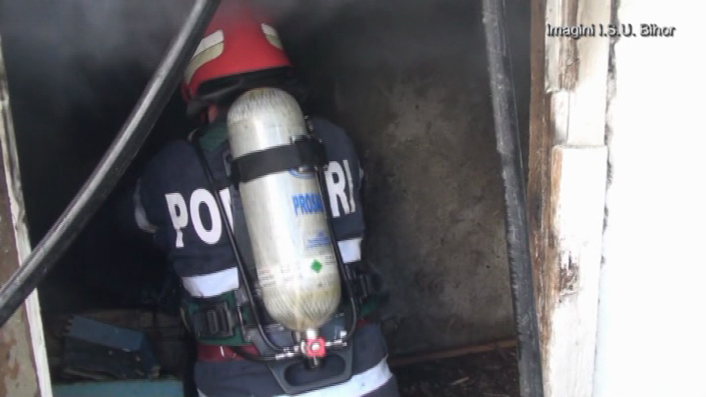 Descoperirea infioratoare facuta de pompierii chemati sa stinga un incendiu izbucnit in beciul unei cladiri din Oradea
