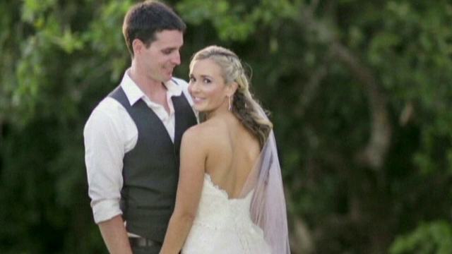 Faceau poze pentru albumul de nunta cand au auzit strigatul. Mirii si invitatii au lasat totul si l-au salvat