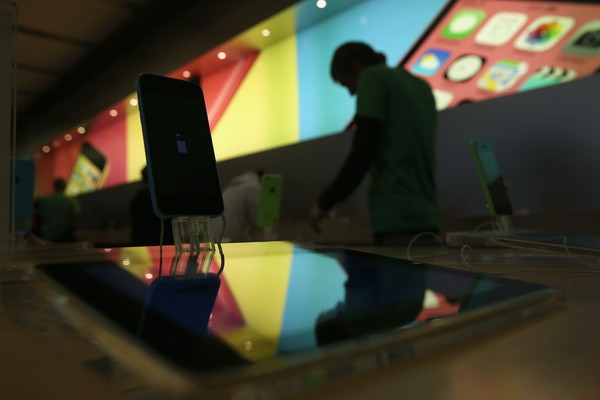 Cea mai mare achizitie din istoria Apple si cea mai ciudata miscare. Pe cine cumpara pentru 3,2 mld.dolari