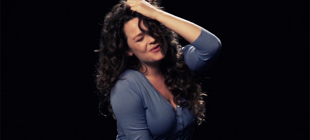 Fetele care incearca sa cante in timp ce au un orgasm. Clipul a devenit viral in intreaga lume. VIDEO