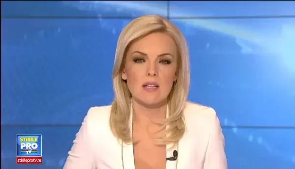 Scandal urias intr-o scoala din Satu Mare. Directoarea a scos elevele in curtea scolii pentru o perchezitie