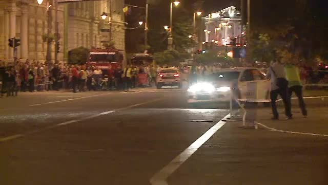 Zeci de masini, cu sute de cai putere, au gonit in CENTRUL Aradului, fara teama de politie: "Incercam sa nu riscam mult"