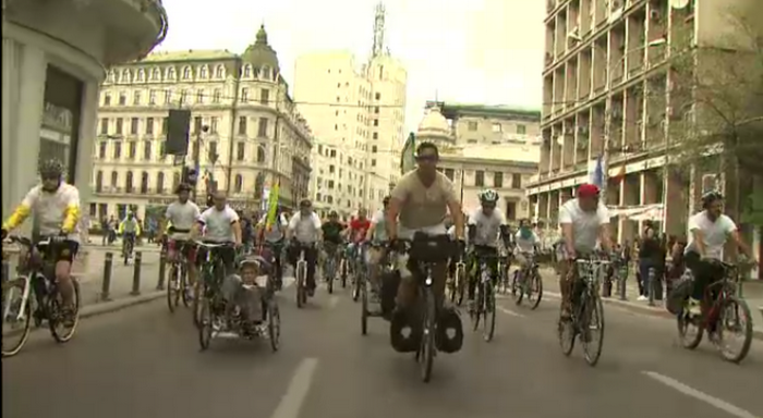 Sambata biciclistilor in Capitala. 1.500 de persoane au marsaluit in Bucuresti pentru un "oras pentru oameni"